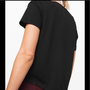 Lululemon train to be SS shirt euc can 4 black